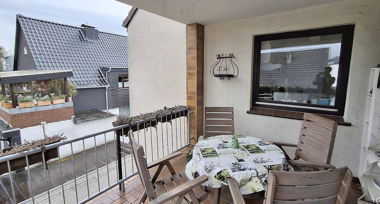 Einziehen und wohlfühlen: Renovierte möblierte Wohnung in Bergisch Gladbach - Photo 4