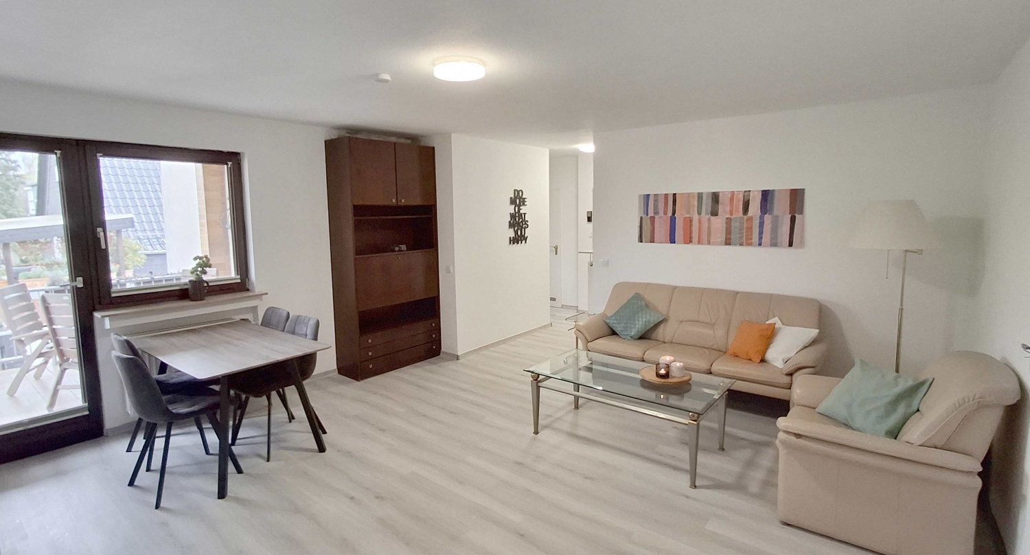 Einziehen und wohlfühlen: Renovierte möblierte Wohnung in Bergisch Gladbach - Photo 1