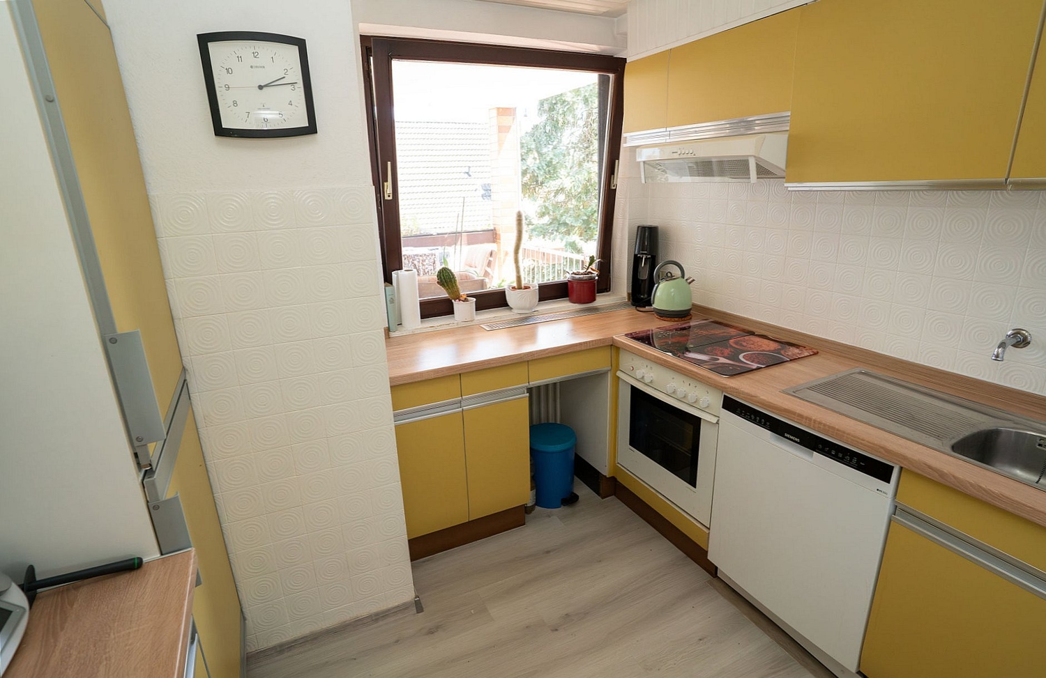 Einziehen und wohlfühlen: Renovierte möblierte Wohnung in Bergisch Gladbach - Photo 3