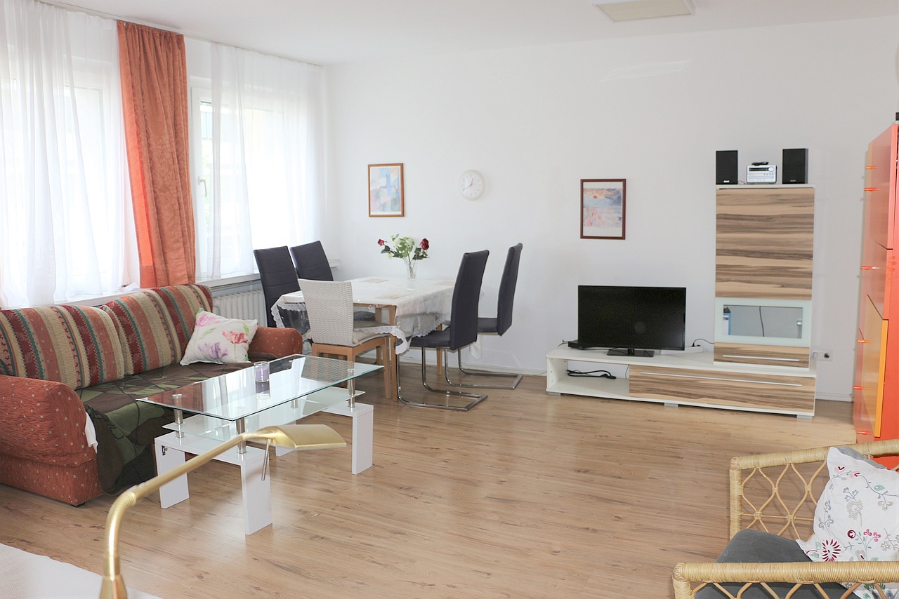 Großzügig möblierte Wohnung im Stadtkern von Essen, 2 getrennte Schlafmöglichkeiten - Photo 2