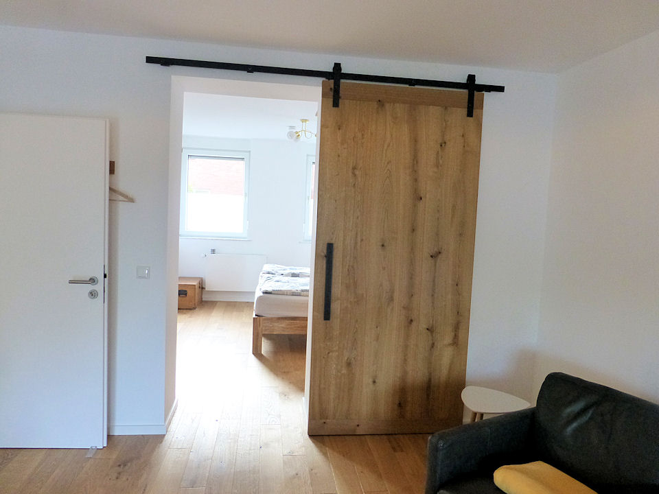 Objekt 18865 Wohnzimmer mit Blick zum Schlafzimmer