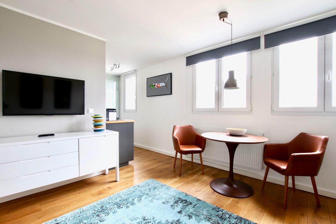 Harmony and Style: Wohnung mit Balkon im Belgischen Viertel - Photo 3